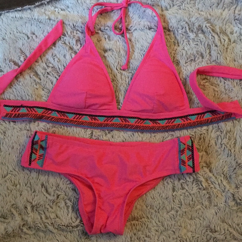 Hobie removable pads halter style bikini.